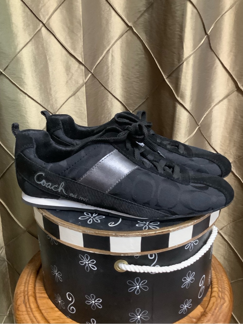 EUC- Coach ‘Hadley’ Signature Black Sneakers w/Pewter Accents